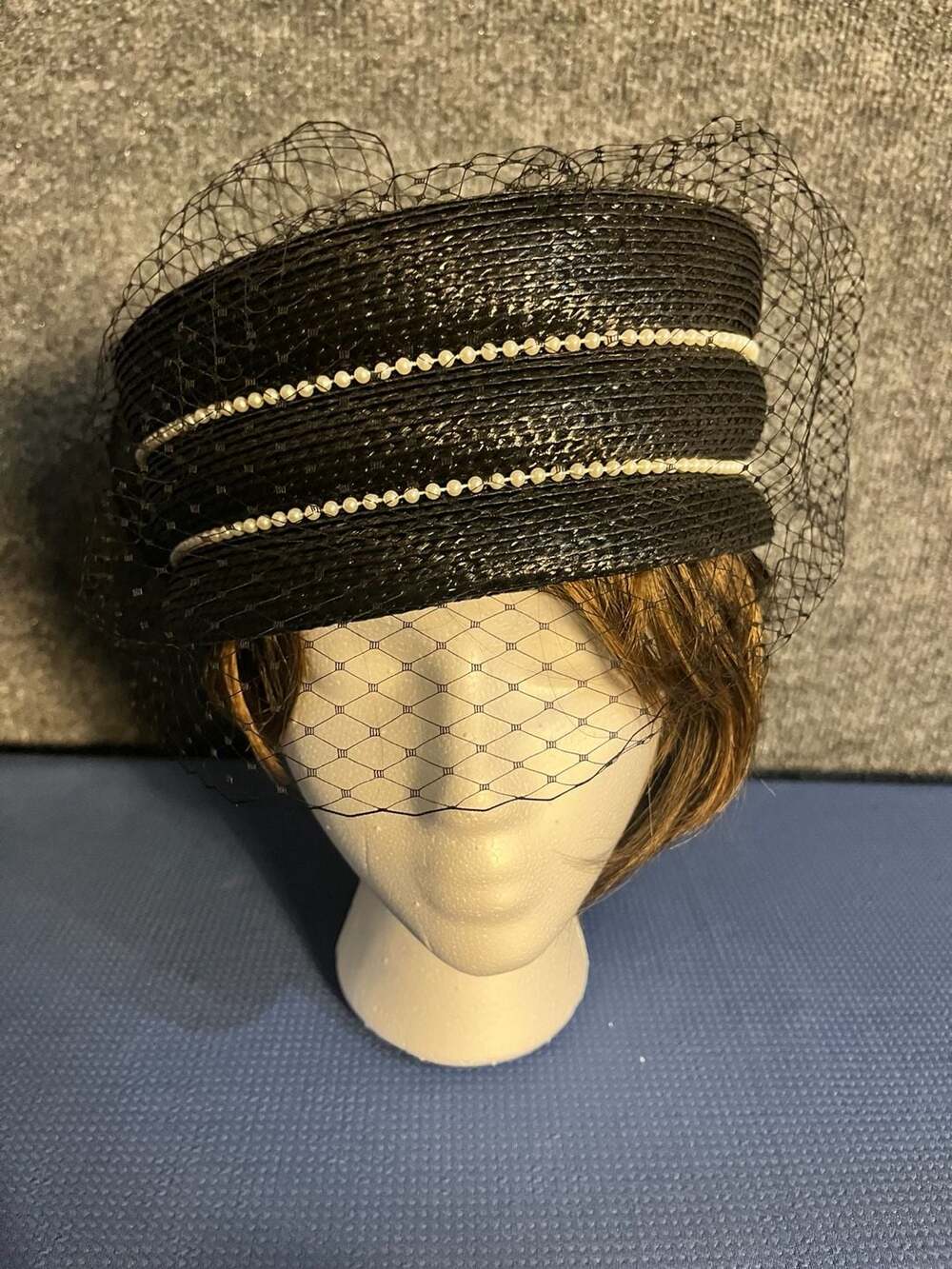 1950's/60's Vintage Black Straw Pillbox Hat With Pearl Trim And Veil 002-049